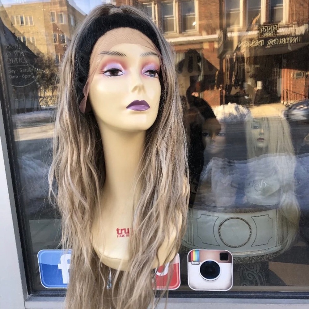 ‼️SOLD‼️ RARE 40in ash blonde lace front wig